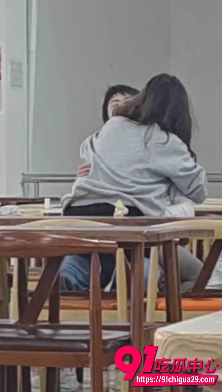 大学生情侣食堂大胆激情2 大学生情侣食堂大胆激情2