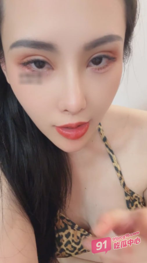 女秘书为了前途携手闺蜜贡献自己老板！对白刺激极了～ 配图6
