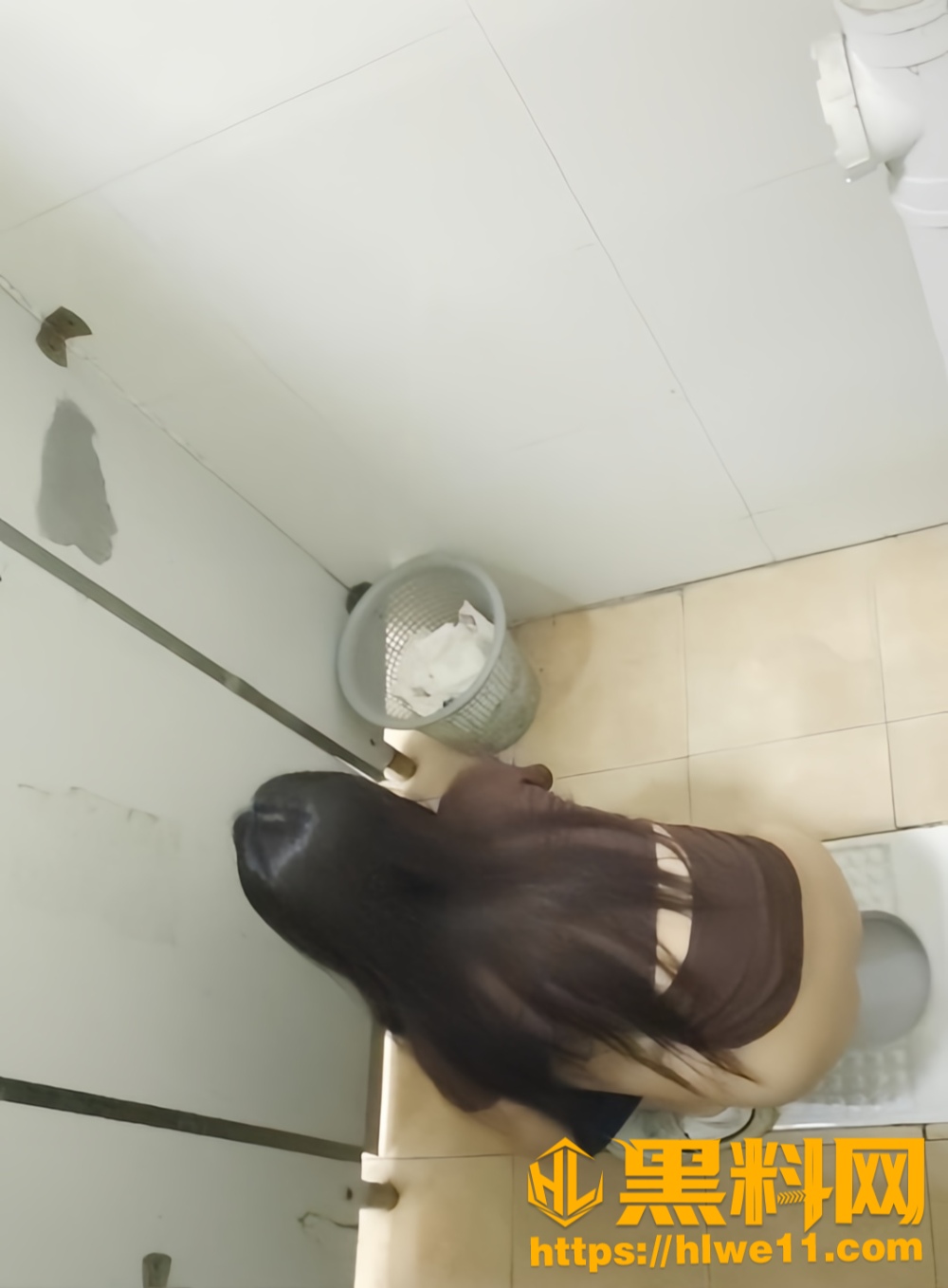 舞蹈学校女厕偷拍 性感成年学妹方便脱衣 雪白美乳诱人无比