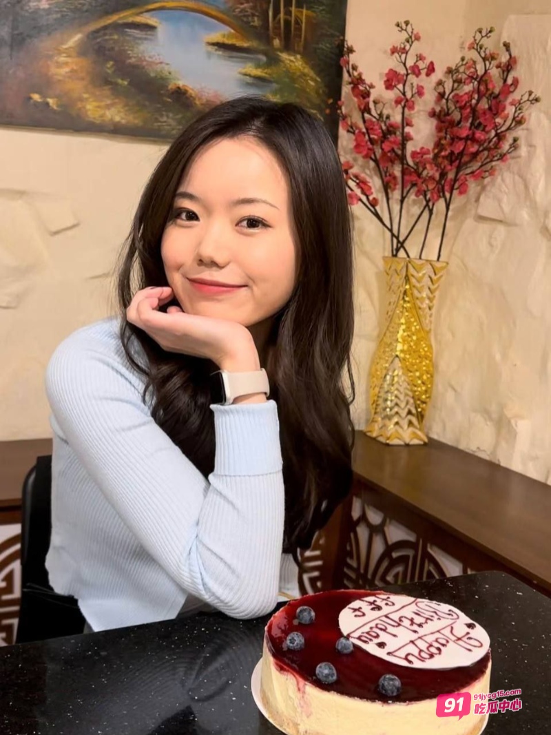武汉美女王辛晨和男友露脸激战！女上位骑乘疯狂榨精~ 配图4