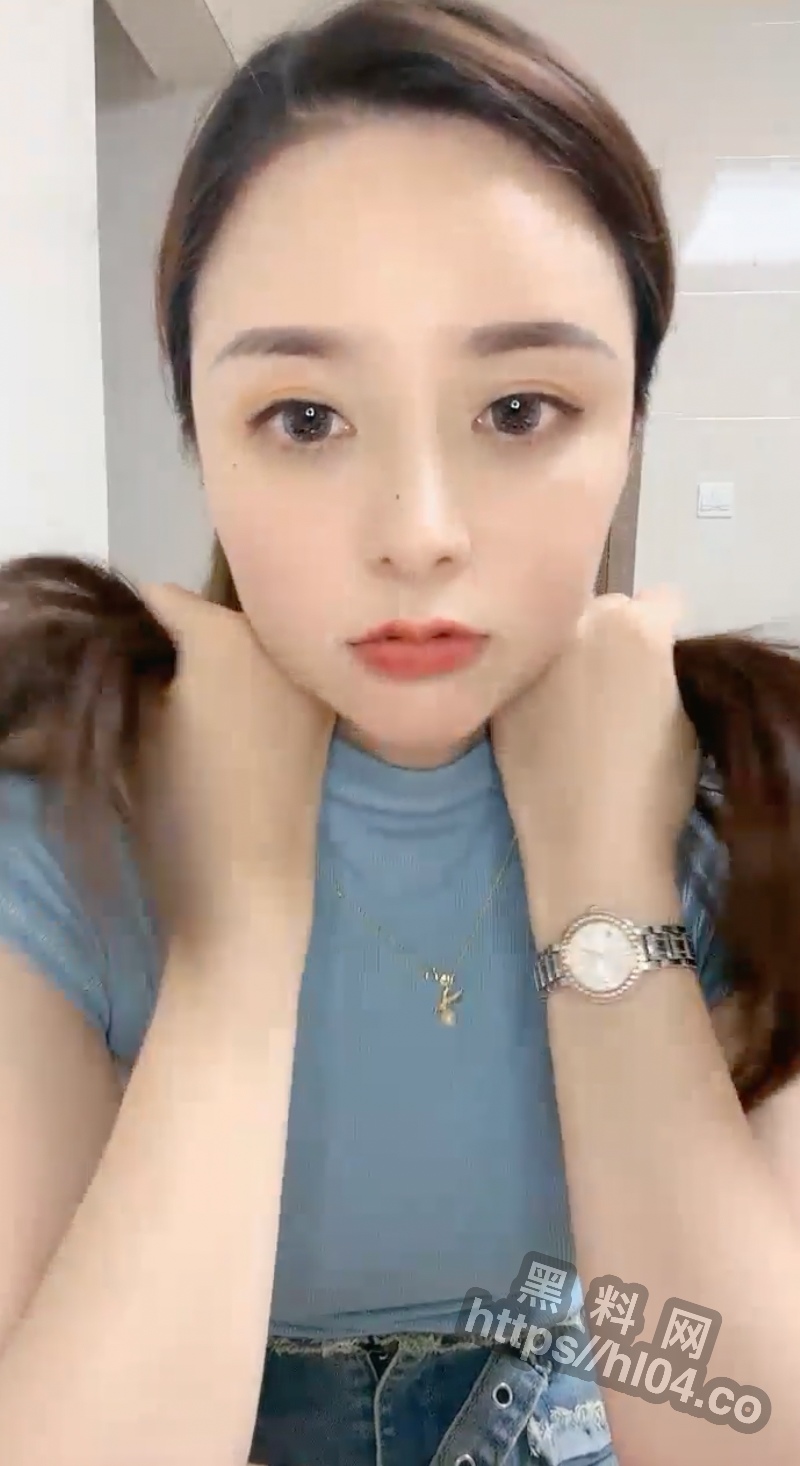 广东深圳网黄女主播展现极品身材反差值拉满并承认曾与亲弟有过乱伦