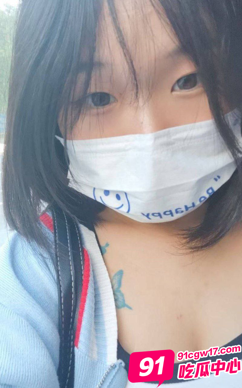 大奶妹子孙晓楠 对着镜头不惧羞涩尽显自己的淫女本性 又纯又御诱惑满满！ 配图2