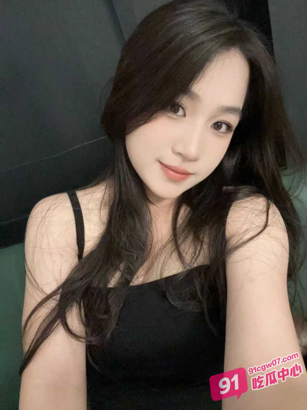 福州初中女老师 马丽娟 反差感爆棚在家中与光头情人口爆做爱啪啪~