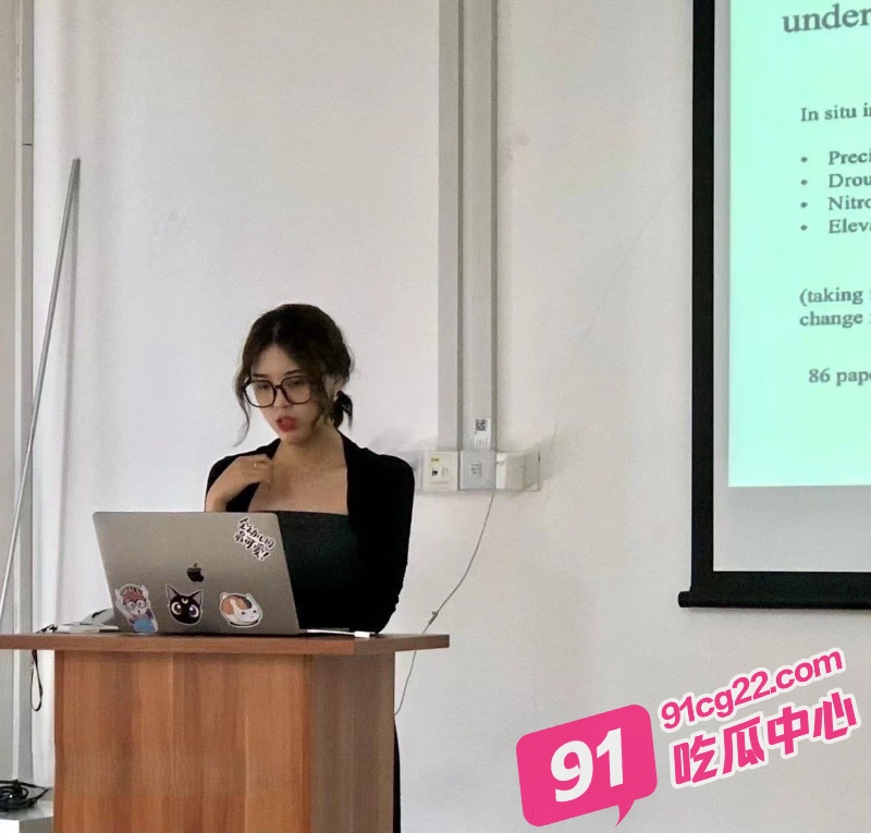 复旦大学女博士泄密 正经学生的极限反差 颠覆对学者的认知！