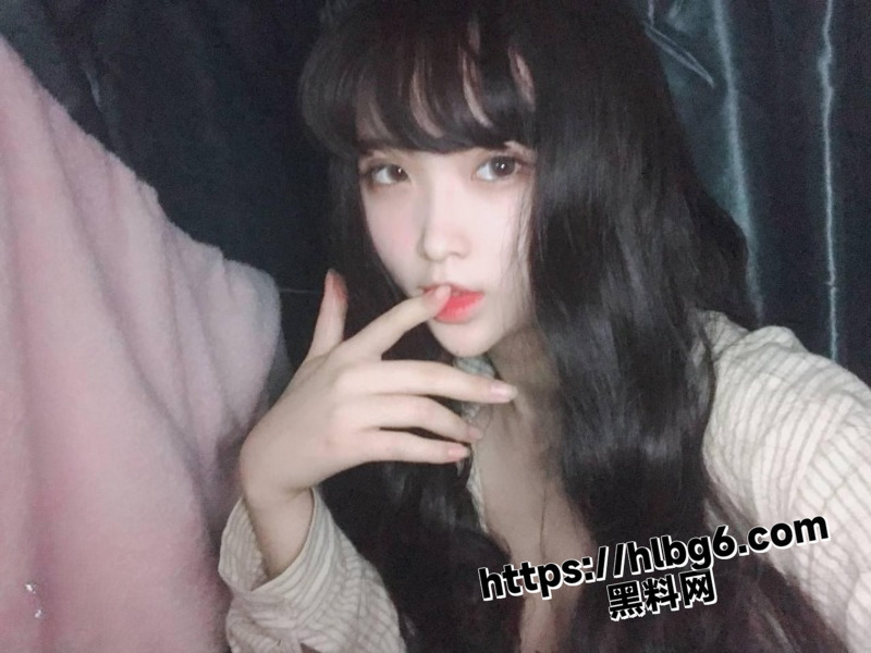成都女coser母狗 夏渝 私密视频泄露 画面中她举着蜡烛娇喘着玩弄着自己的身体 火辣场景让人血脉喷张！