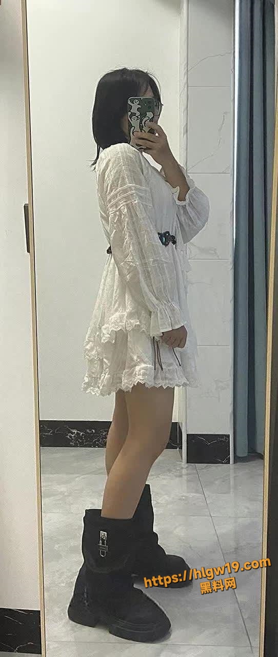 海角社区 奶子即正义 第54集 酒店约操还没离婚的大奶人妻 果然奶子才是正义！