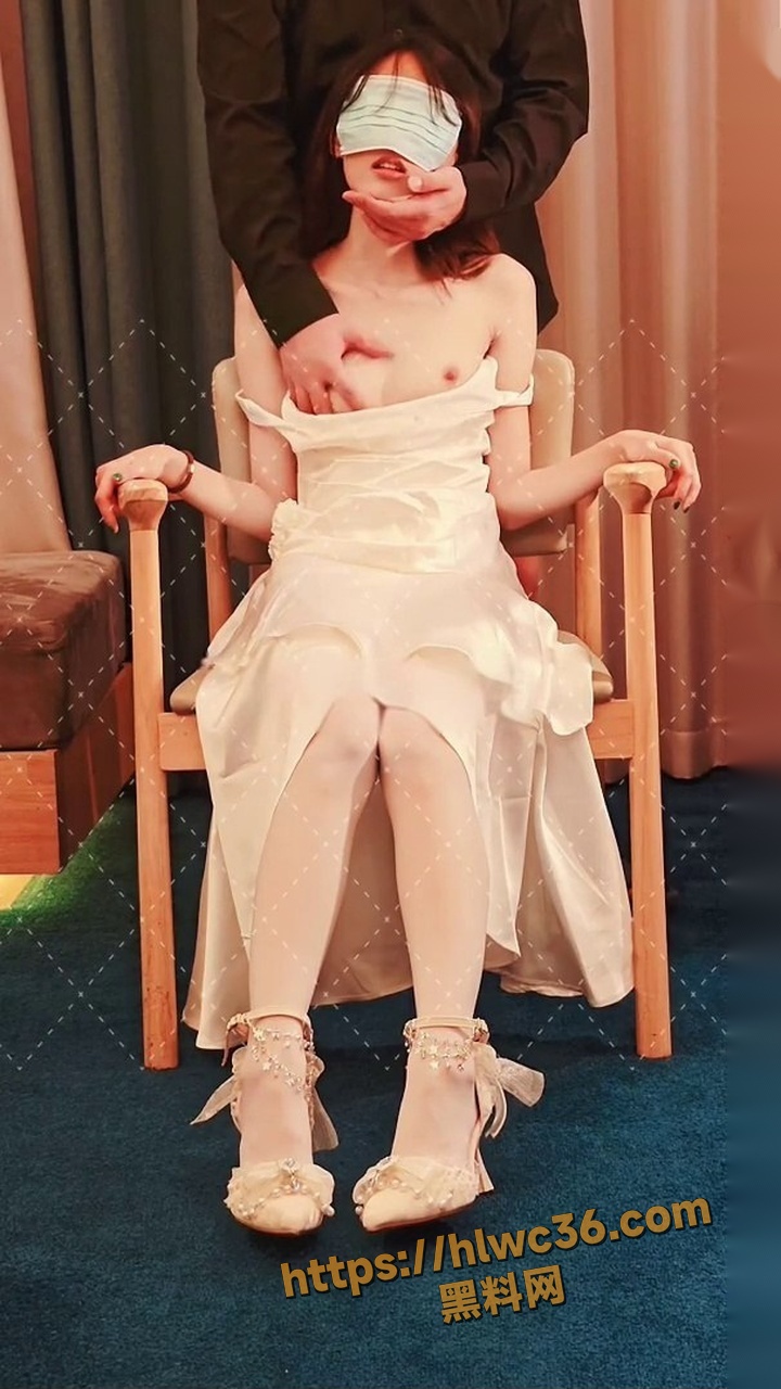 推特真实原创情侣 Yves8860 白丝礼裙白虎 骑乘口交激战内射