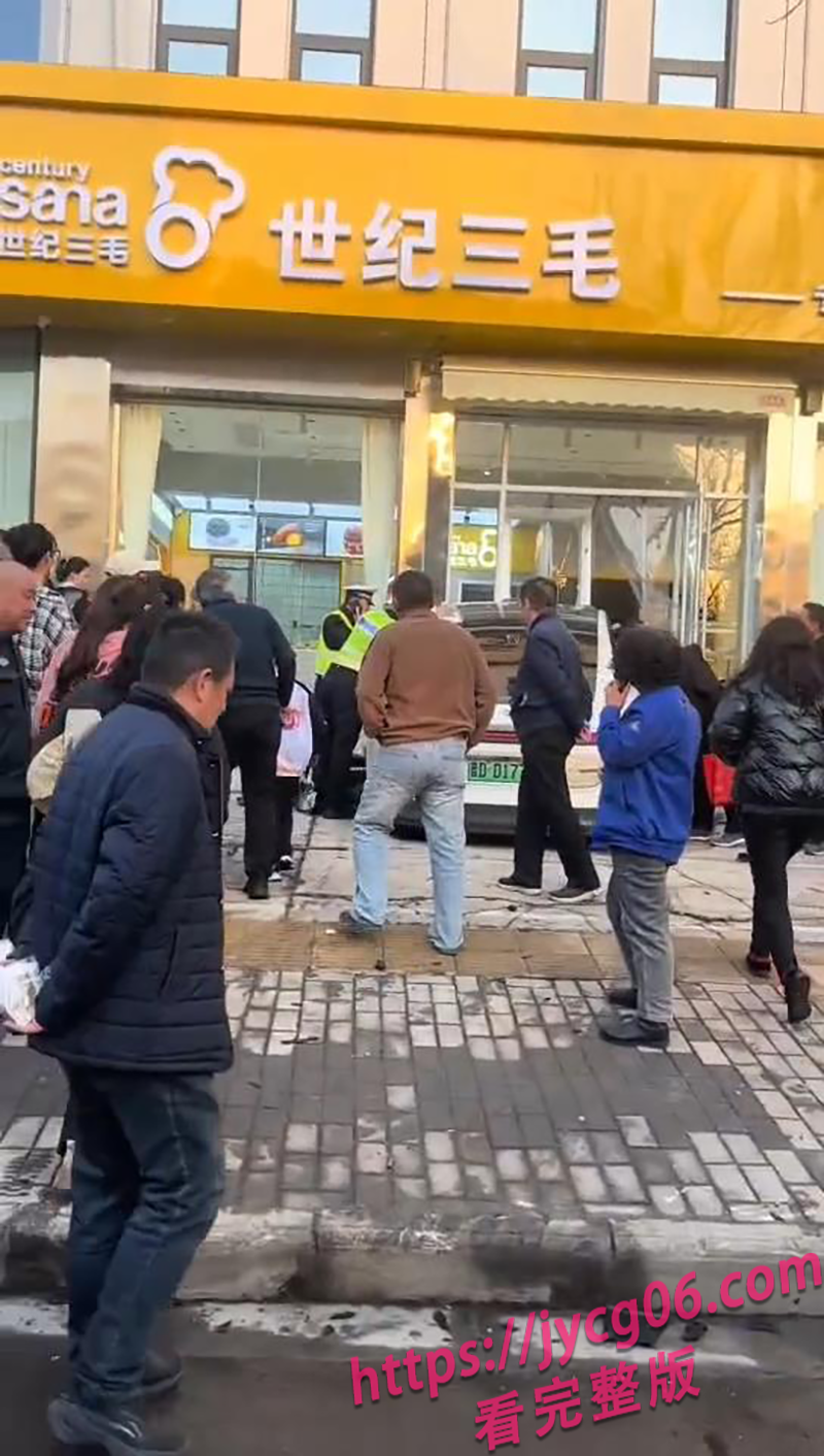 山西蔚来车主酒驾连撞6车！现场混乱幸无人伤亡！ 配图5