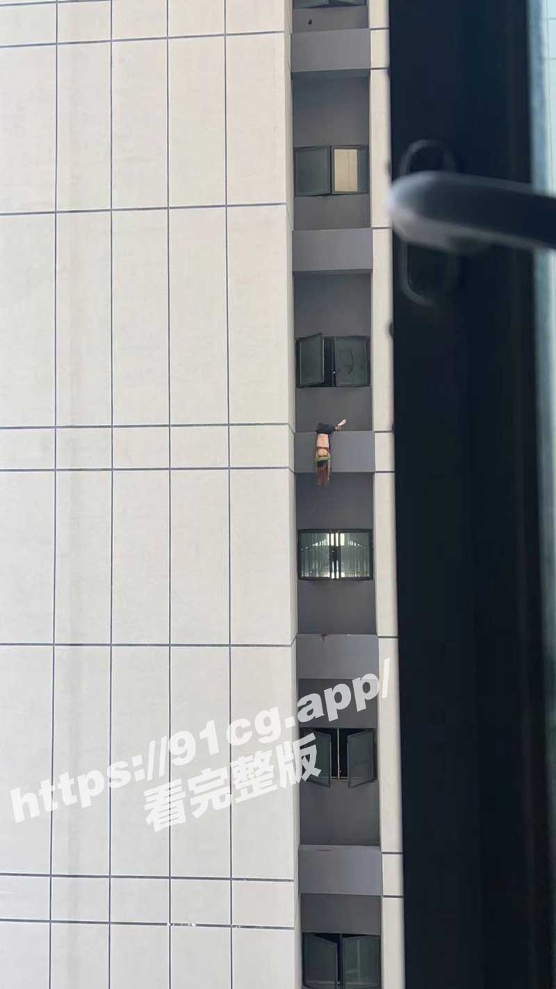 广东佛山 万科金域中央小区 突发女子挂尸窗台事件现场情况令人震惊