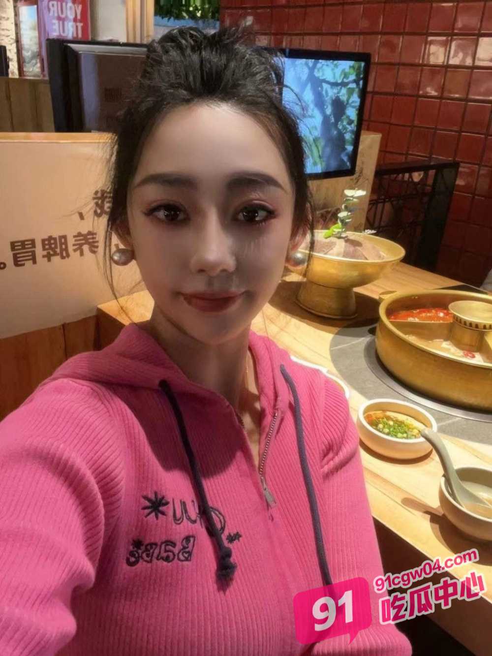 湖北女大学生陈梦雨被曝给人当小三 不要脸做爱视频被发表到校园墙上！ 配图3