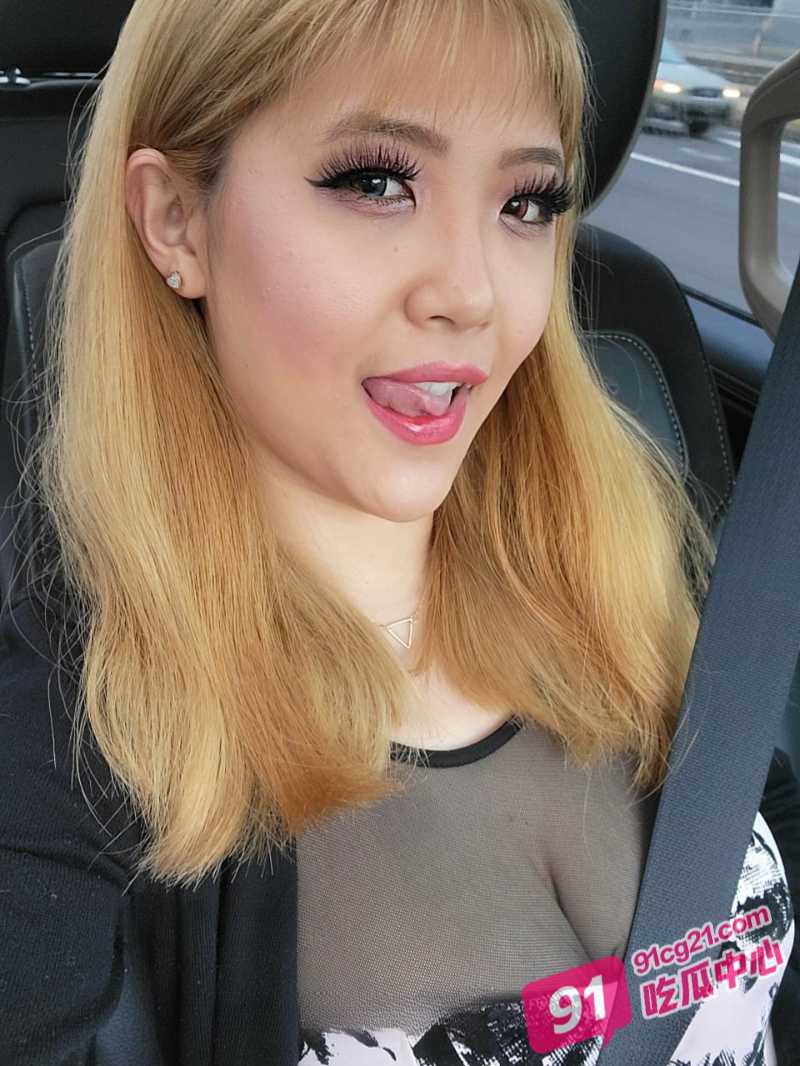 网红夫妻白皮猪vs华人八字奶淫娃 户外激情爆操 淫荡程度不敢想象！ 配图15