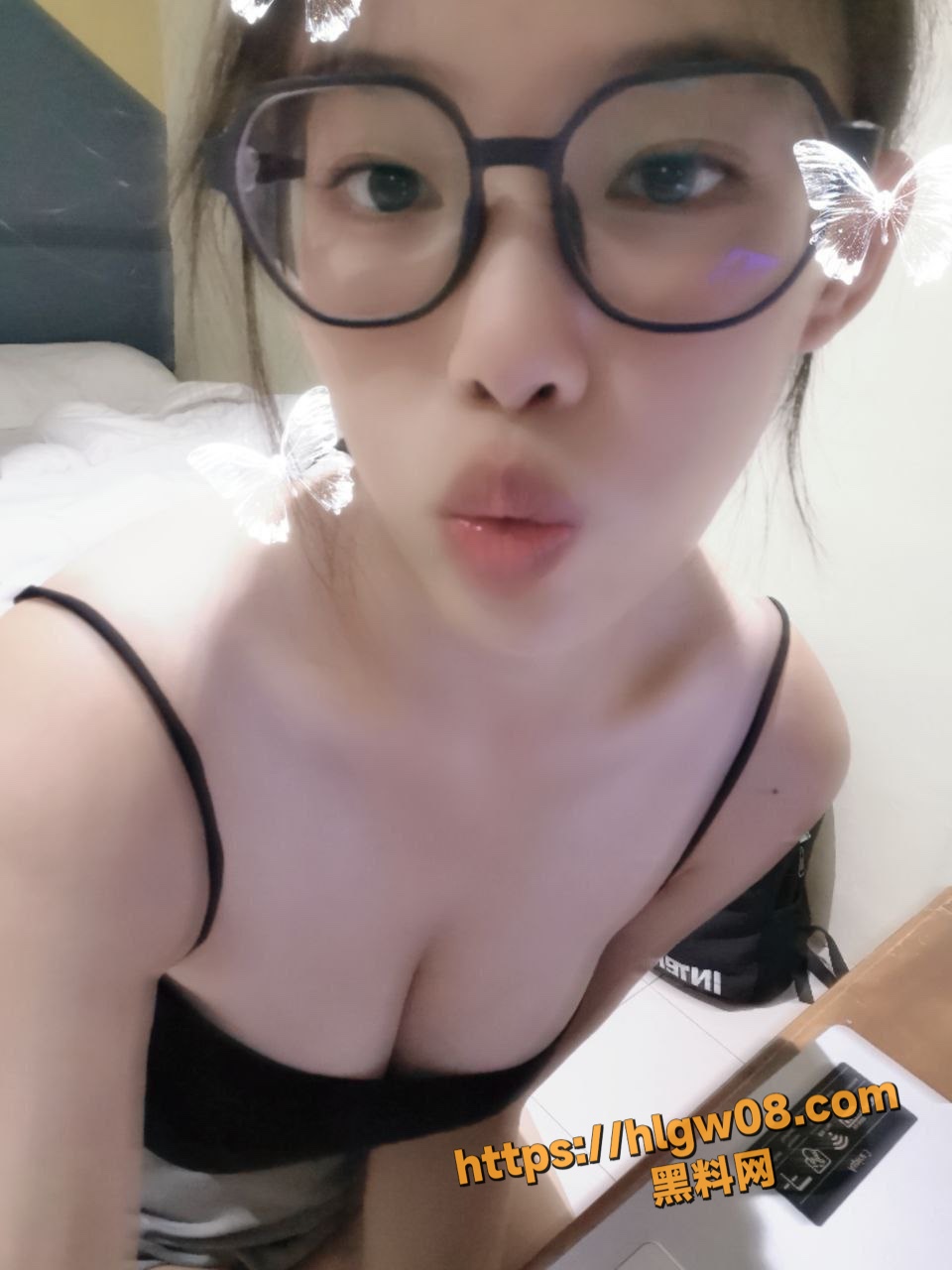 超可爱大奶眼镜妹私密自拍裸照与男友露脸口交做爱视频泄密 极品身材火辣撩人 性感表演骚爆网络