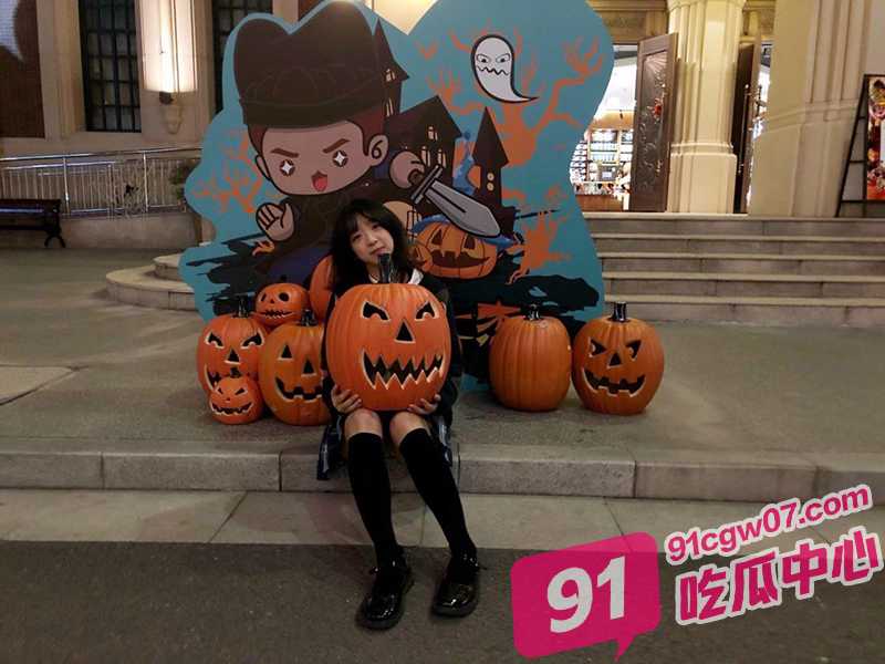高颜值jk萝莉白伟彤 被男友肆意调教 跪地伸舌口交宛如母狗 反差感爆棚!