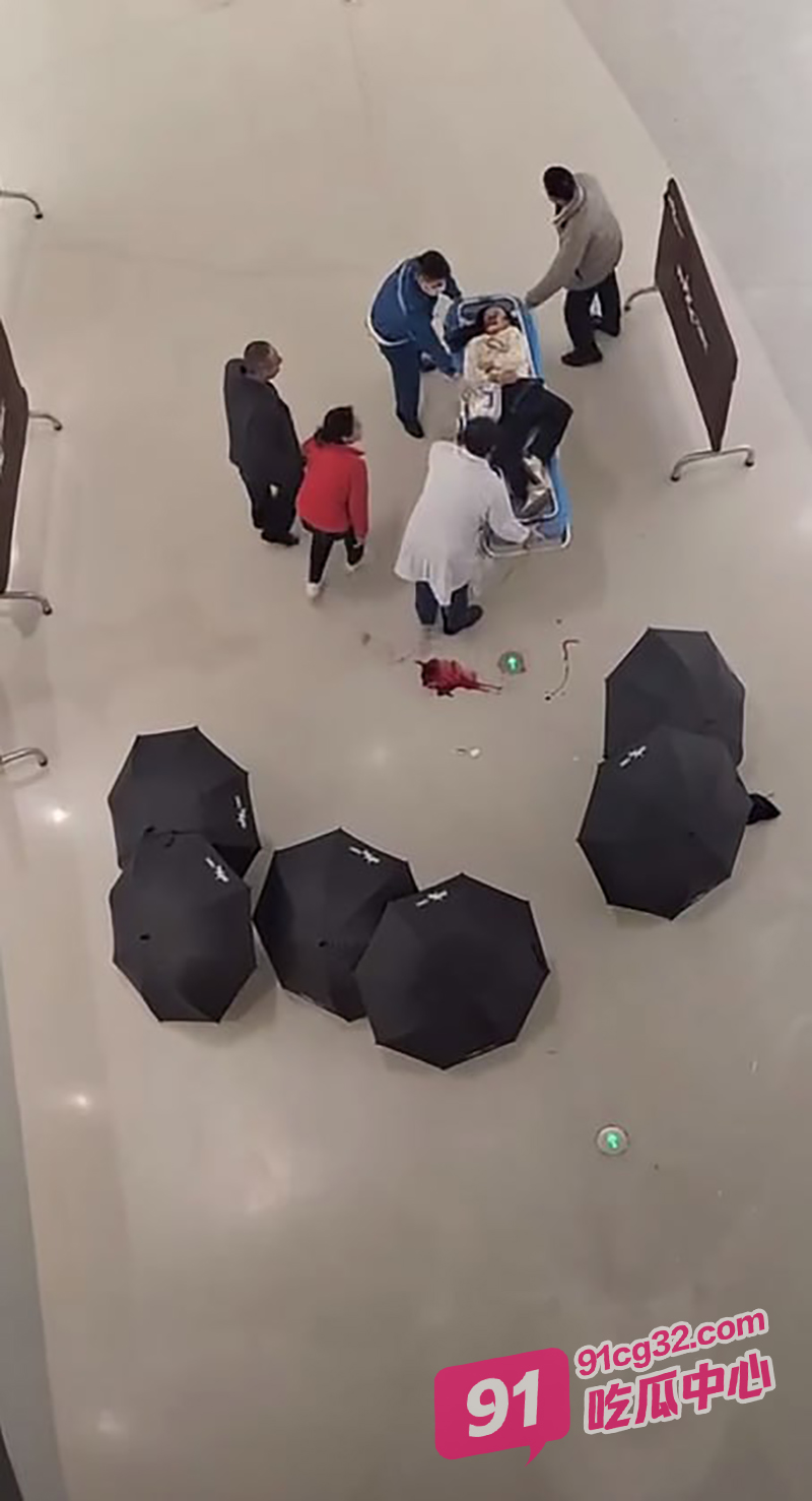 济宁万象汇10岁女孩坠楼事件！现场监控视频曝光 配图5
