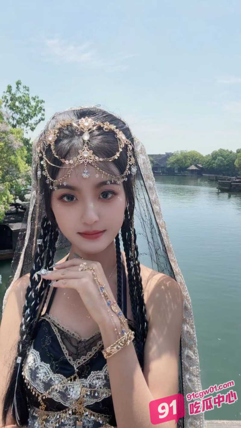 黑丝少妇龚文霞约两个男情人上门玩3p 骚劲儿大发 堪比少妇白洁！ 配图5