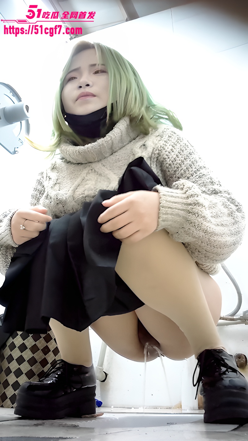 女厕偷拍视频 1