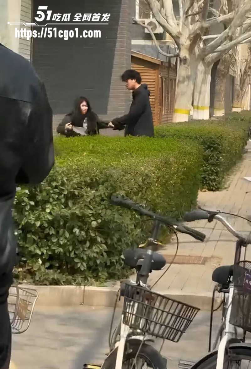 河北沧州师范学院女生脚踏两条船被当场抓包1拷贝