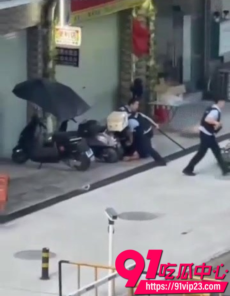8月6日广西柳州融水现代城持刀伤人 网传未给钱引发命案目前仍无官方通报6