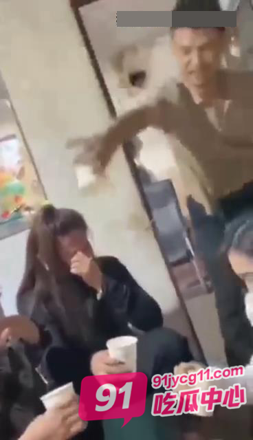 一条有味道的视频 网红为博眼球挑战吃屎尿 全视频流出！ 配图2
