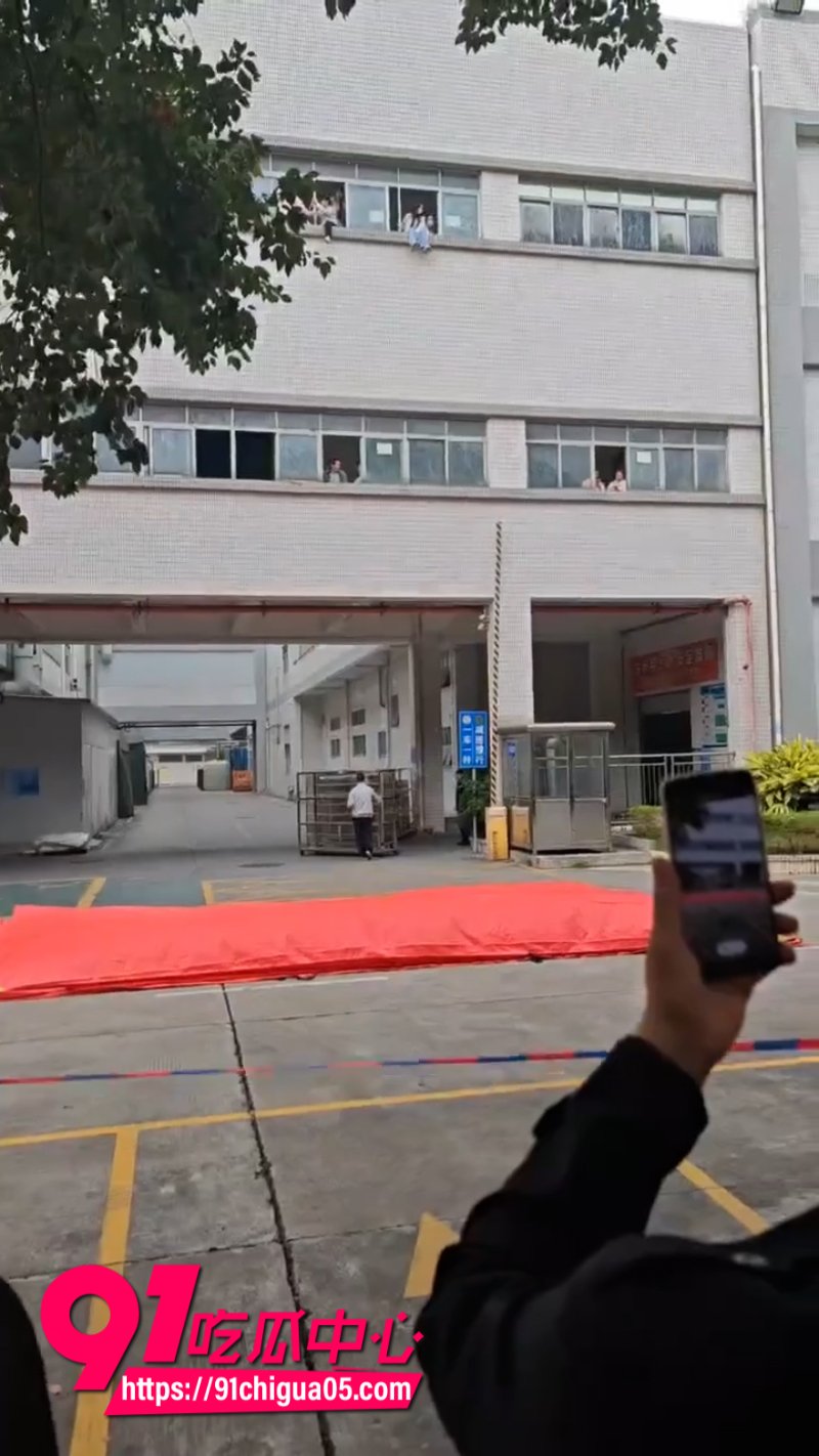 广东深圳松岗信濠光电员工集体跳楼讨薪9