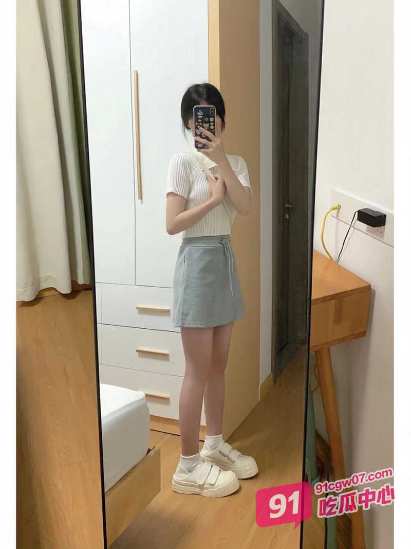 女儿的尤物闺蜜～女儿成功帮我拿下她闺密 而她则在隔壁听声音！