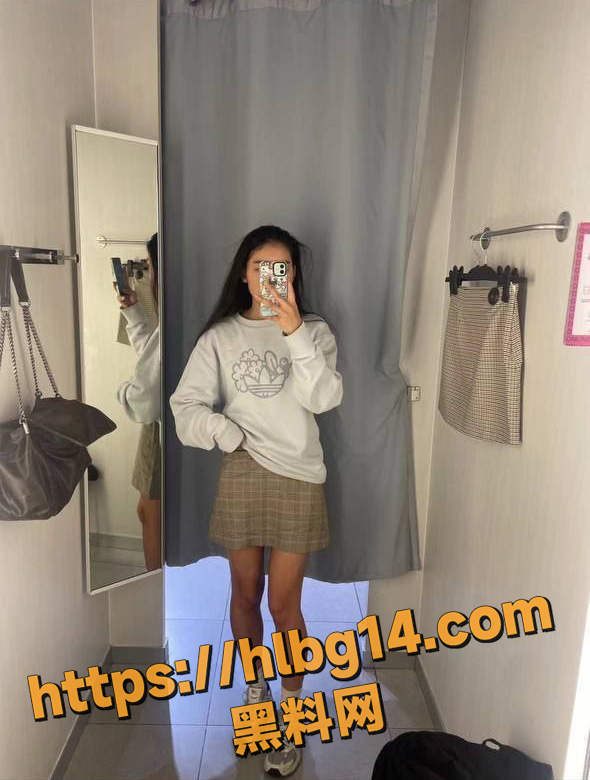 舞蹈系美女小微与男友的性爱自拍原档泄密 情侣酒店头顶就是镜子 画面太爽!