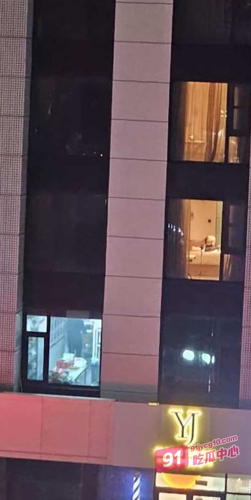 芜湖美女博主鱼鱼骨 未拉窗帘给榜一大哥的私拍流出！ 配图5