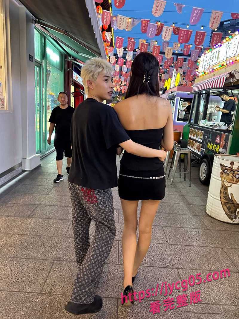 南京顶级车模张嘉颐实拍流出！富豪圈“专属女神”视频疯传！ 配图2