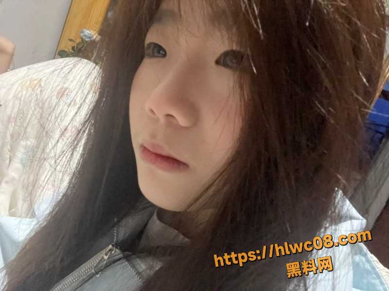 四川单眼皮巨乳小妹 吴莹莹 真实日常私密流出 反差太大了 想不到咪咪居然这么大