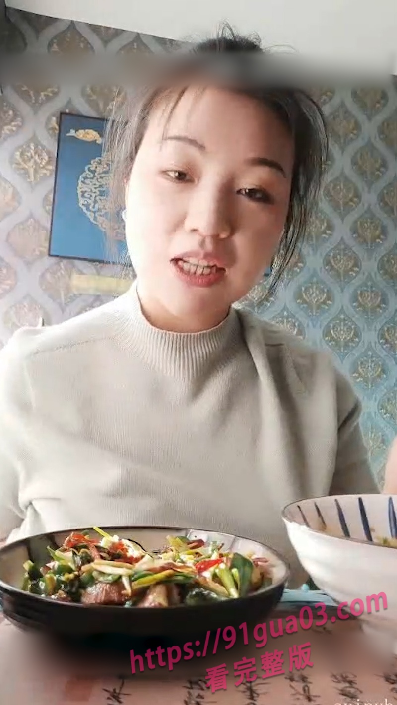 人气小奶猫演绎古风禁欲戏码 眼神太撩让人失守！ 配图2