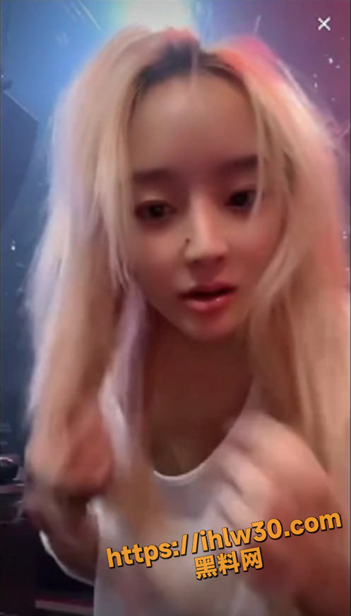 抖音那些超美女主播各种有意无意走光瞬间超级大合集 甜妹御姐各种类型应有尽有一次性看个够！