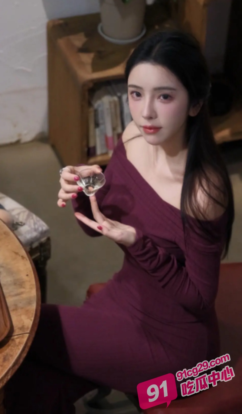 绿帽老公把老婆送给村里寡夫玩车震野战 头顶青青草原还要拍视频记录！ 配图3