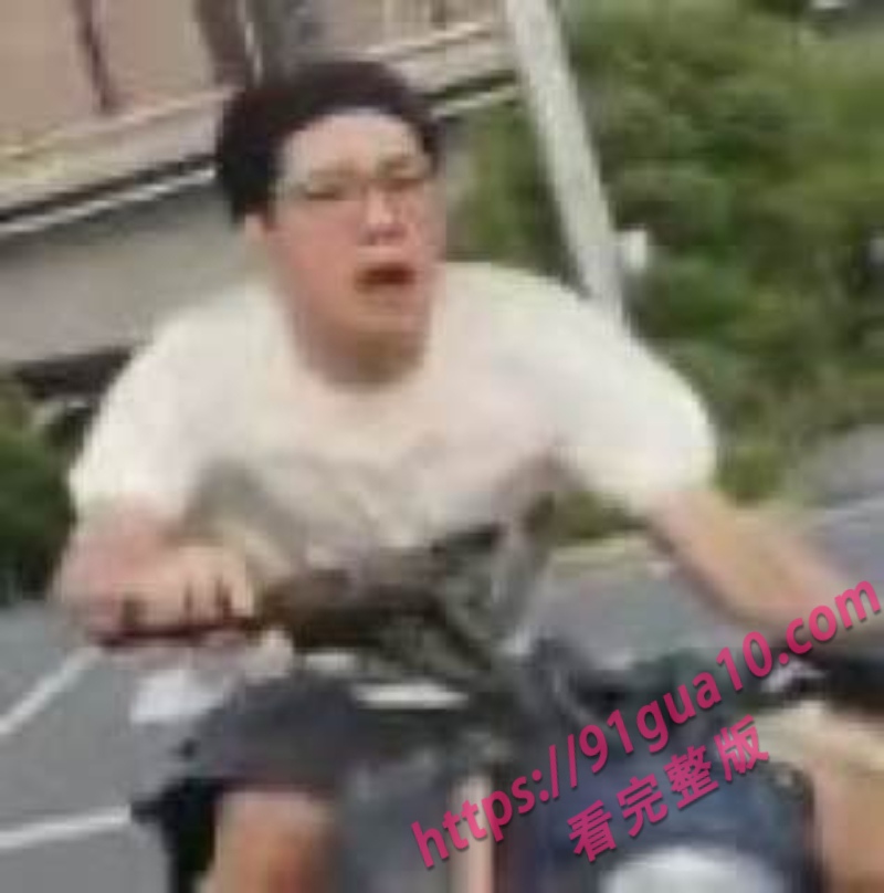 惊魂一刻!摩托车高碰撞瞬间起火 速度究竟有多快?