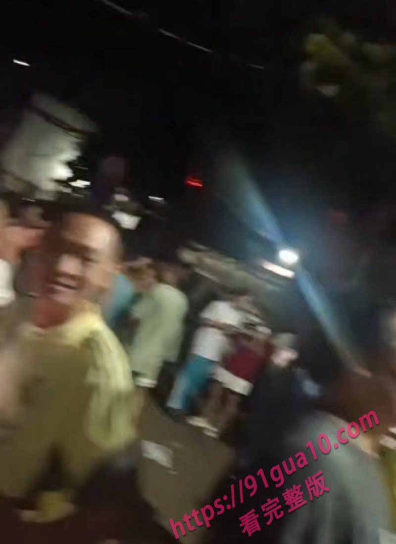 突发!海南中学生翻墙触电死亡!事件传出学校秒封引发热议