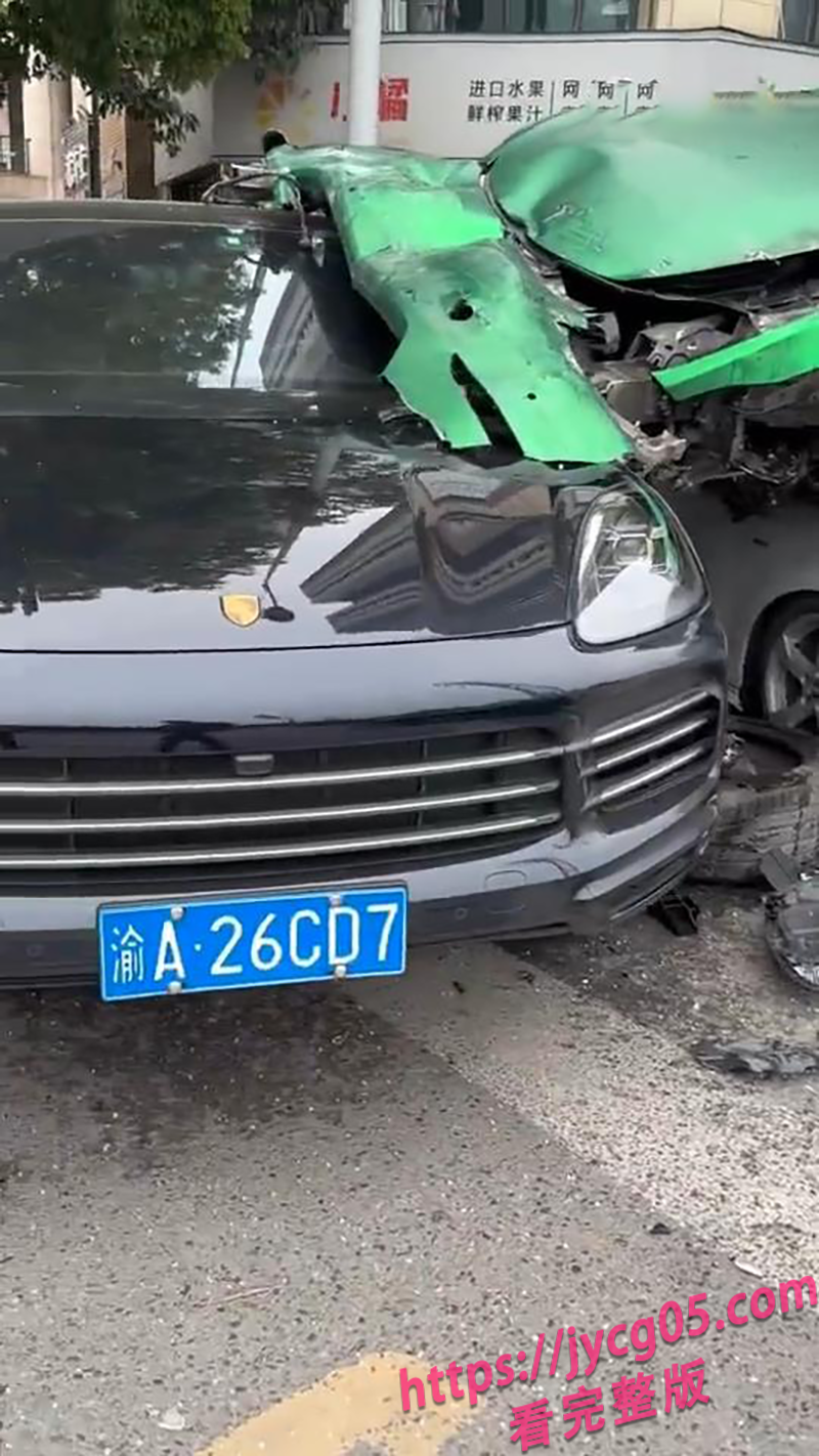 重庆惊现飞车事故！特斯拉腾空压毁五车！司机竟没受伤？ 配图5