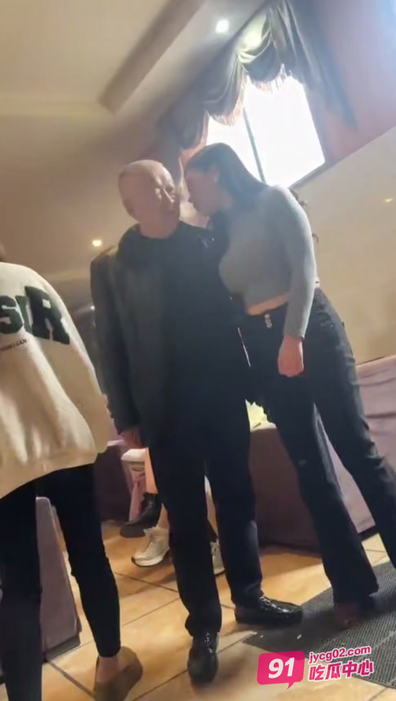 成都绵阳舞厅新型炮场 妹子们打扮的风骚光明正大营业！ 配图2