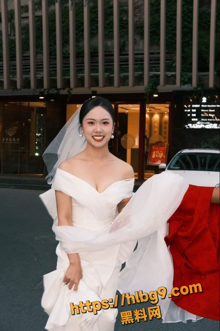 网友投稿人妻母狗 闫冰倩 刚结婚不久就出来约炮 要想生活过得去 头上总要带点绿！