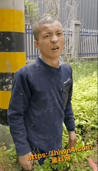 男子光天化日之下 把妹子按在马路边强奸 是个狠人！完全无视他人 按住就操