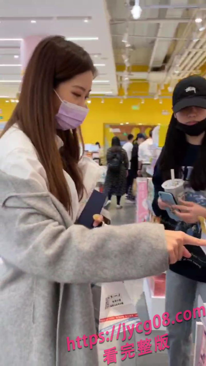 惊险时刻！尾随商场女神偷拍实录×贴身靠近画面疯传！ 配图4