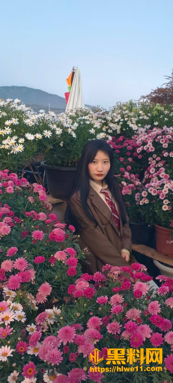 昆明官渡区渣女 廖何梅 骗异地恋男友三万 暖昧多人 私密性爱视频曝光
