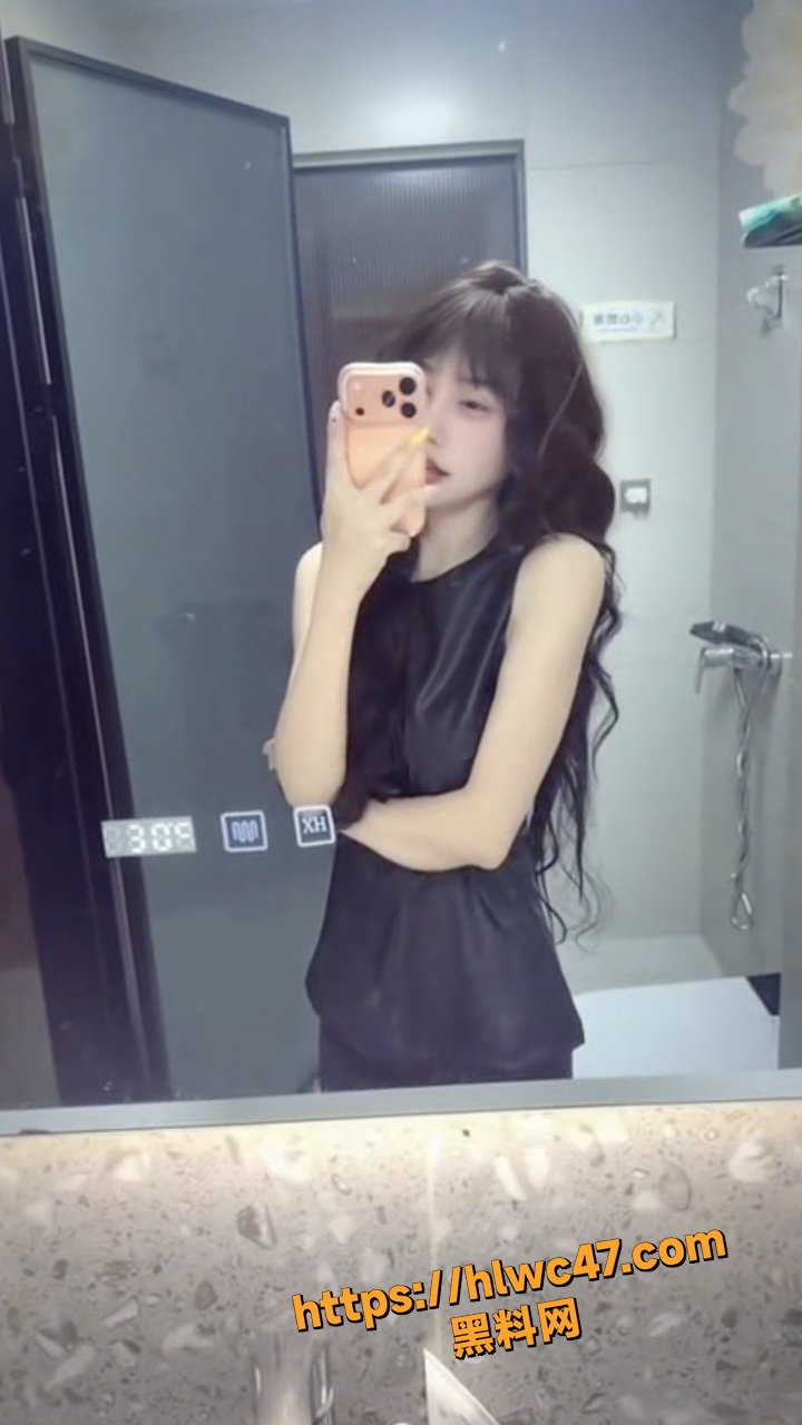 武汉极品蜜桃臀御姐 七喜 甜美脸蛋配火辣身材 露脸口交私拍视频曝光流出！