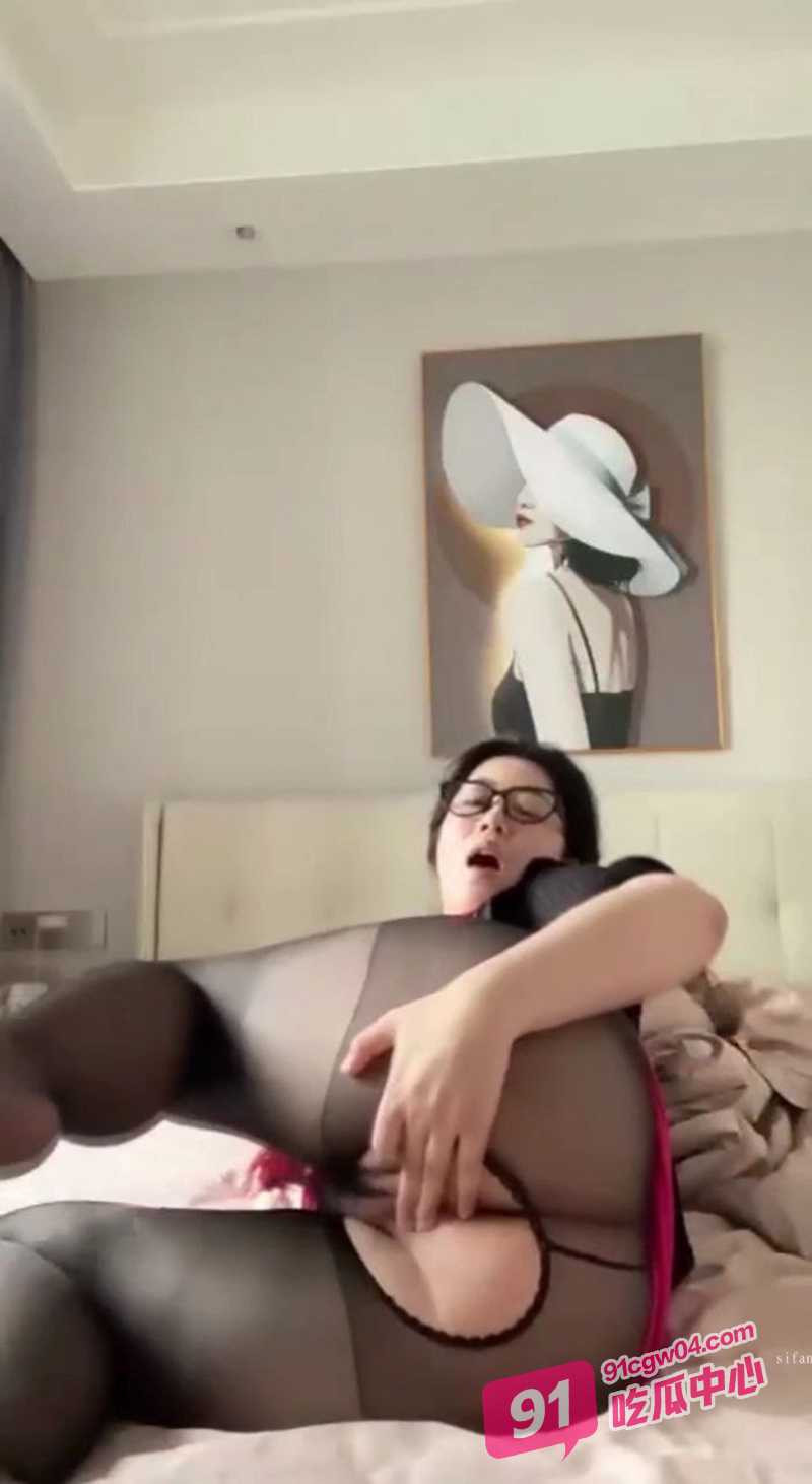 抖音29岁美少妇豹什么豹 榜一大哥定制私拍 露脸掰穴完美呈现 激情抠逼淫骚至极！ 配图6