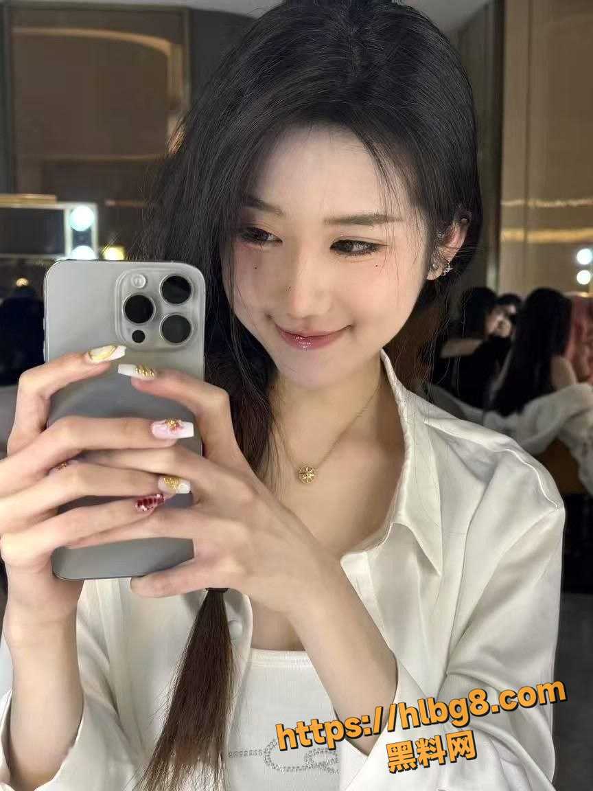 高颜甜美留学生 与大屌洋男友的激情视频泄密 肥美多汁的白虎粉鲍紧紧包裹大屌 被操得淫叫连连！