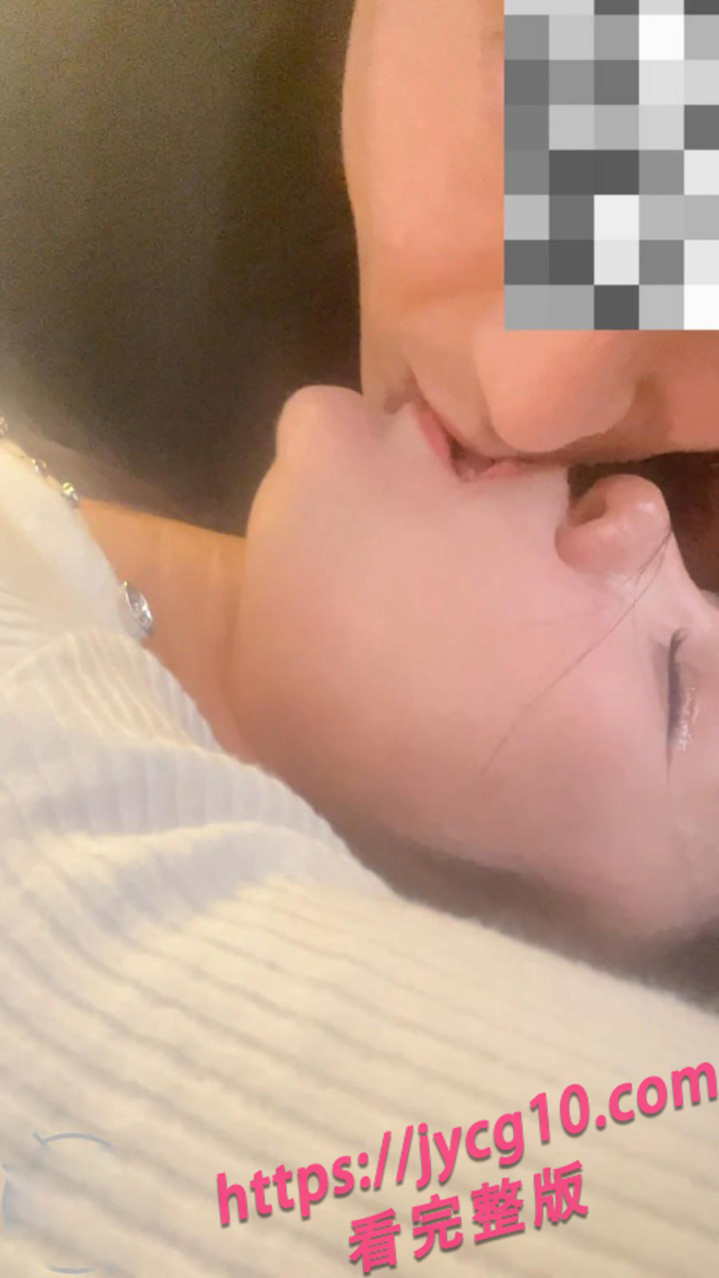 熟系女神车内撩动 密闭空间激情升级太刺激 配图7