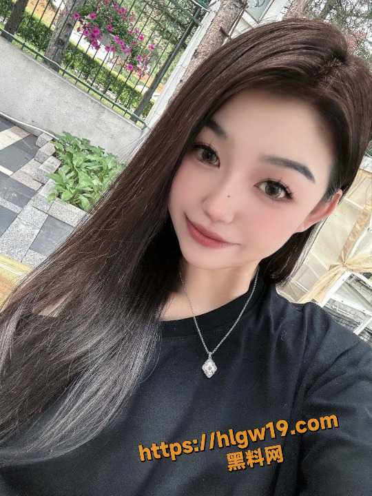 湖南反差婊 姜泽丽 被土豪哥包养性爱私拍流出 清纯妹子毒龙舔脚口交玩弄尺度大