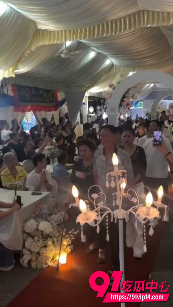 活人新郎出席冥婚仪式5
