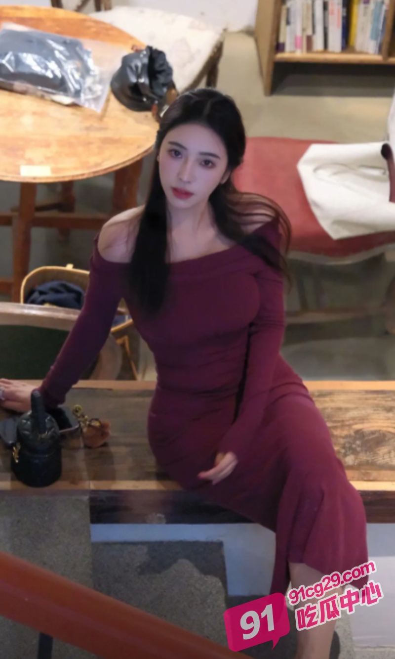 绿帽老公把老婆送给村里寡夫玩车震野战 头顶青青草原还要拍视频记录！ 配图2