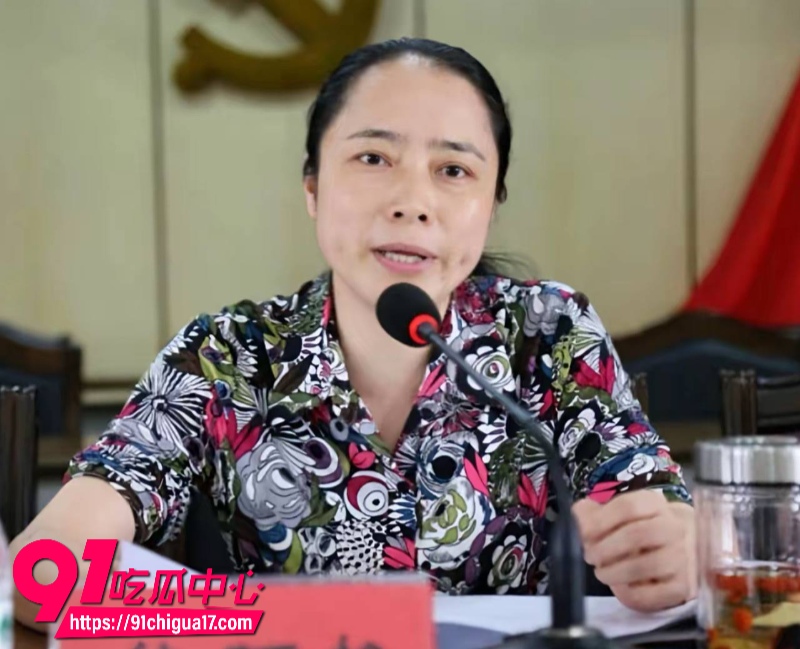 湖南省邵阳市副市长仇珂静因贪污落马曾经包养男模的黑历史曝光20