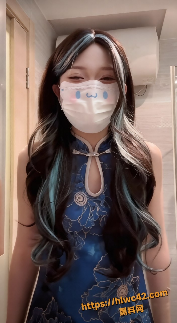 妹妹穿旗袍黑丝 跳擦边舞诱惑哥哥 被操得高潮连连 无套内射白浆流一地