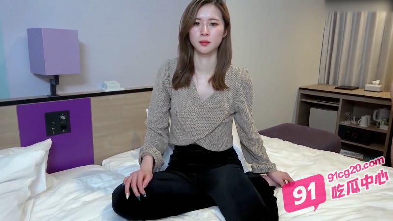 漂亮气质少妇一女战七男 酒店里汁水乱飞被玩哭了！